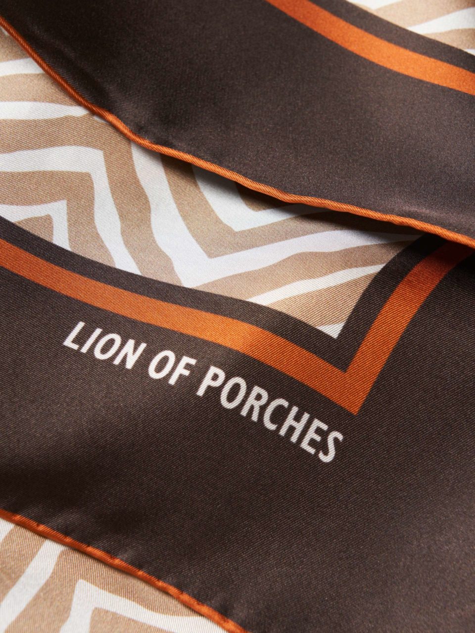 Pañuelo de Seda Estampado | Lion of Porches