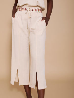 Pantalón con Fajín Bordado