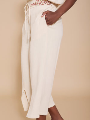 Pantalón con Fajín Bordado