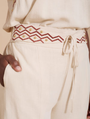 Pantalón con Fajín Bordado