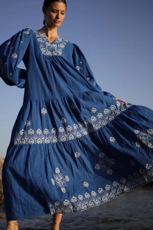 Vestido Largo Azul Bordado