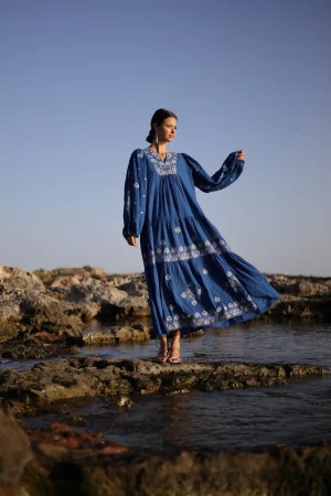 Vestido Largo Azul Bordado